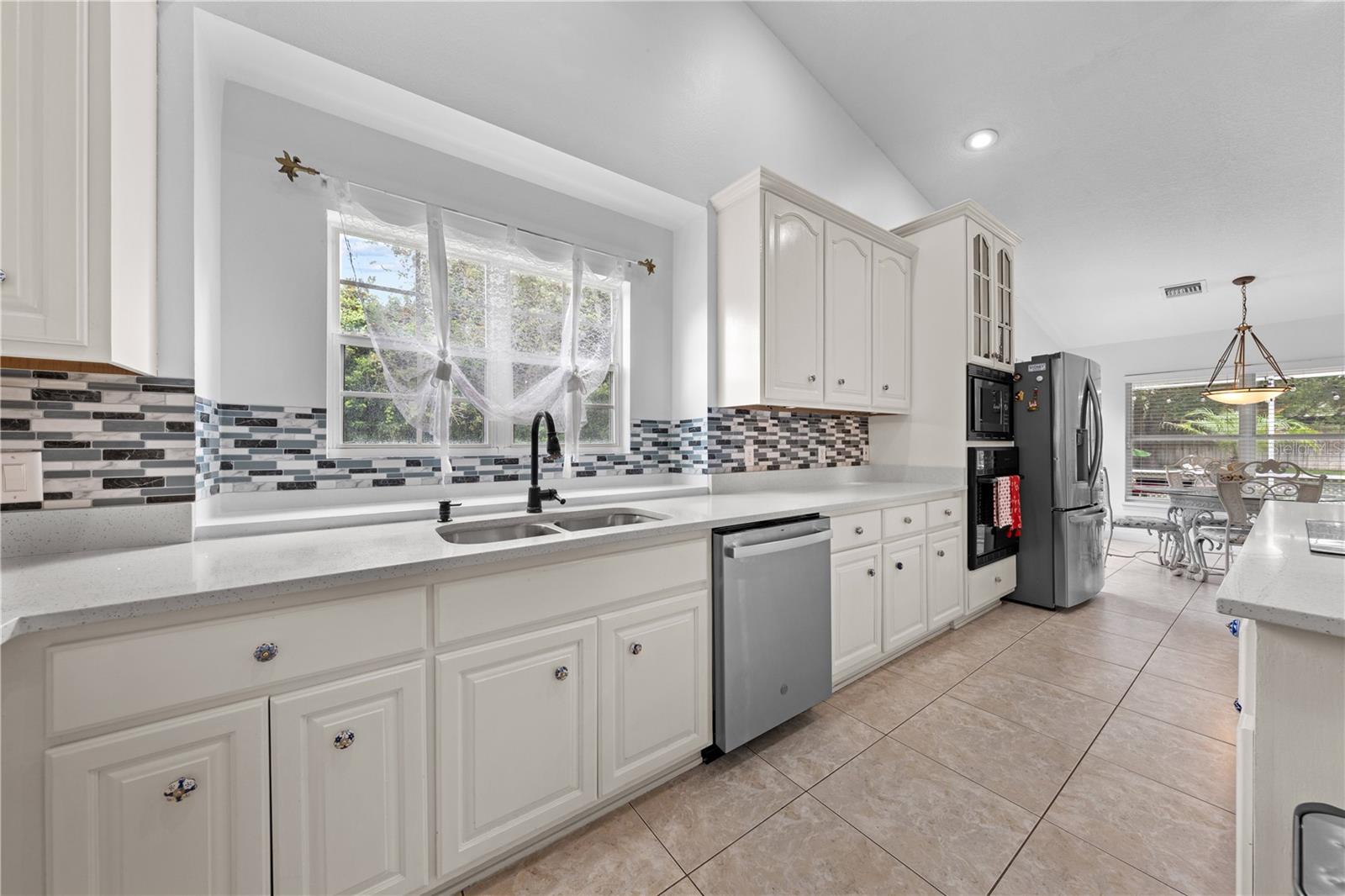 6409 SHORELINE