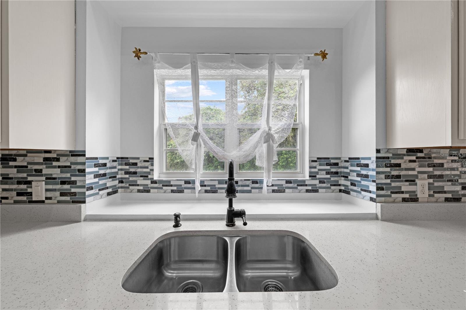6409 SHORELINE