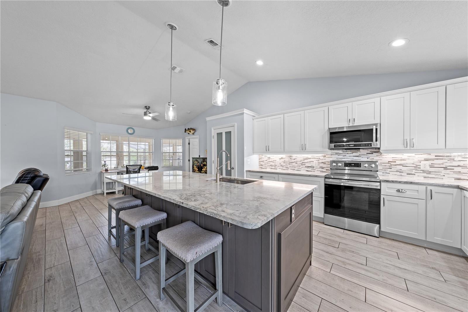 6935 BIG BEND DR