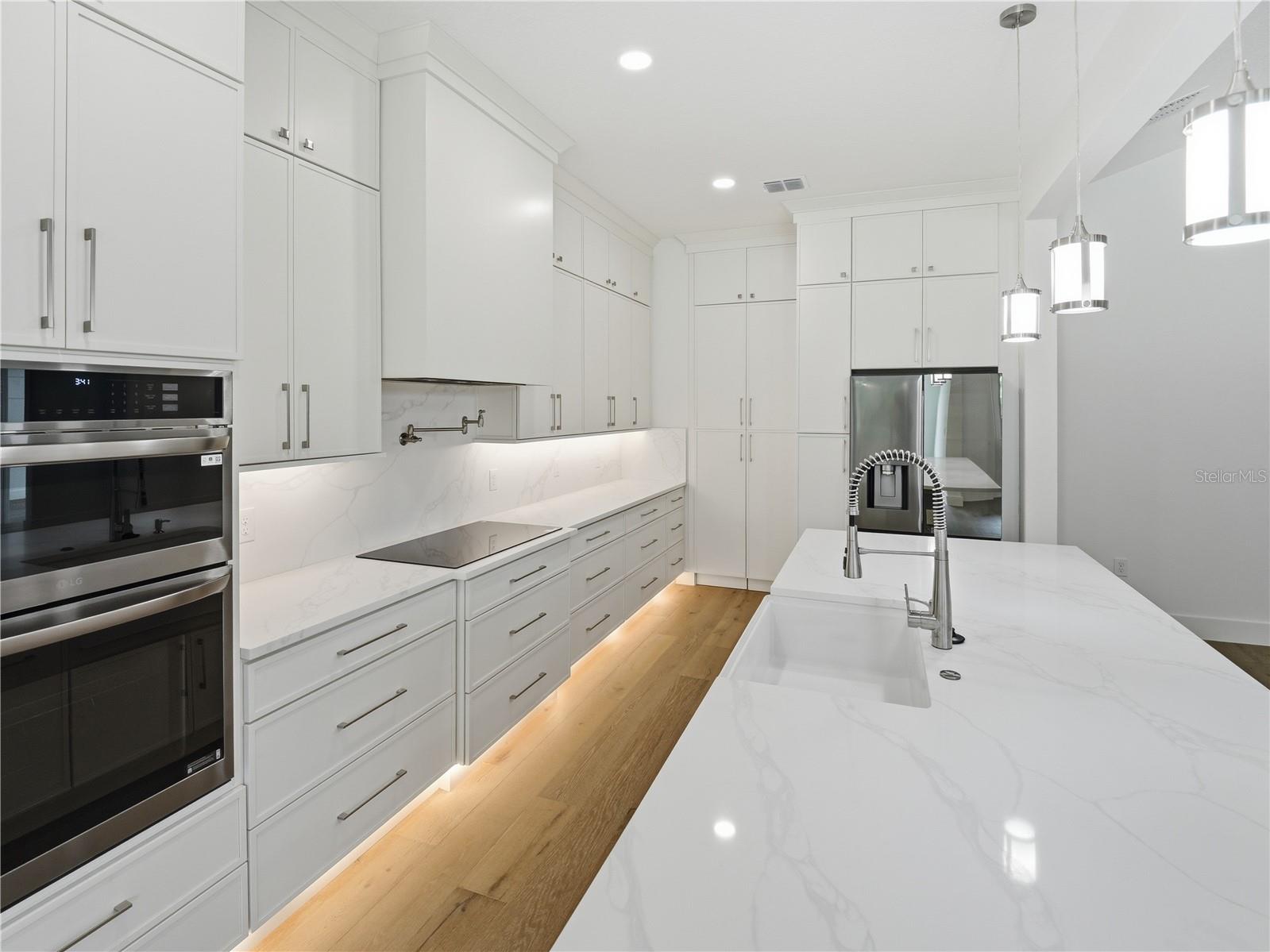 4256 LA SALLE AVE