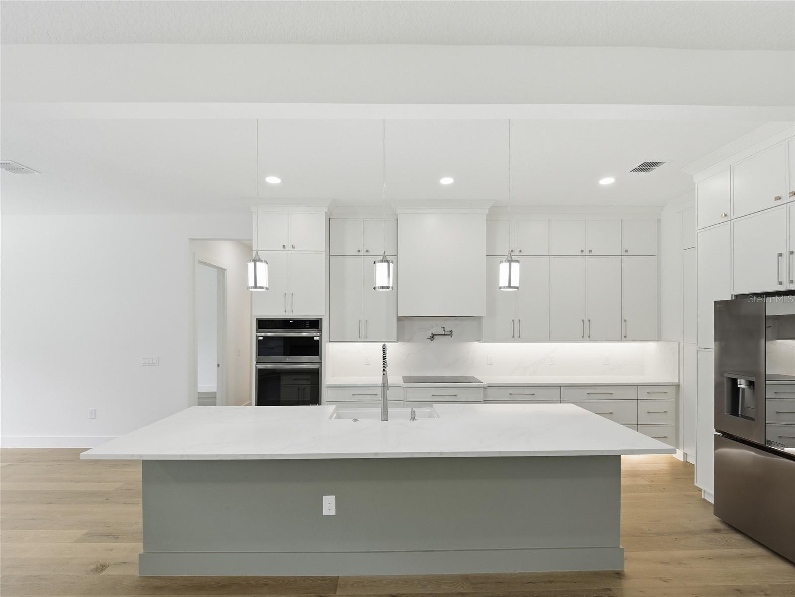 4256 LA SALLE AVE
