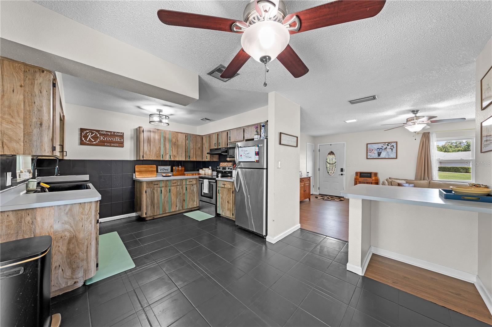 463 CHESTNUT CT
