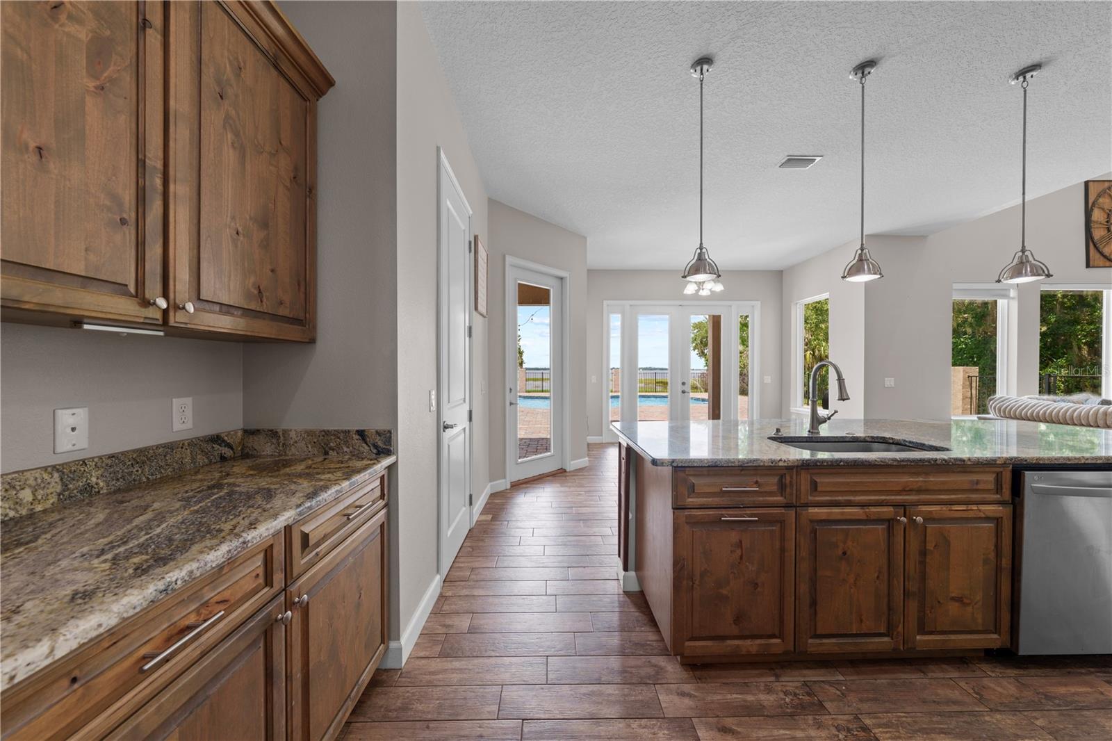 4664 HICKORY TREE LN