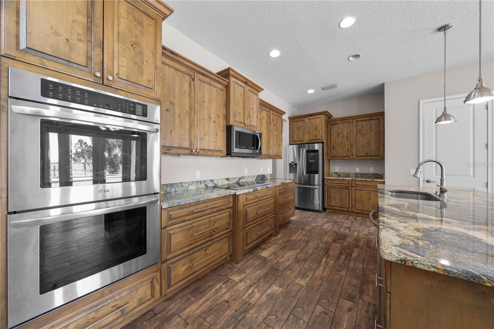 4664 HICKORY TREE LN