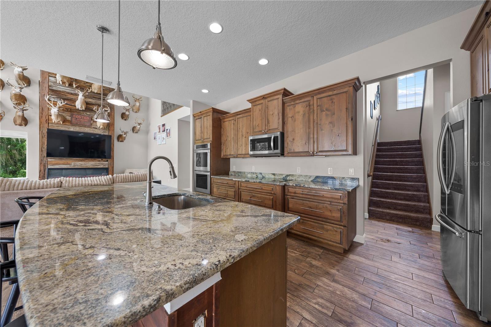 4664 HICKORY TREE LN