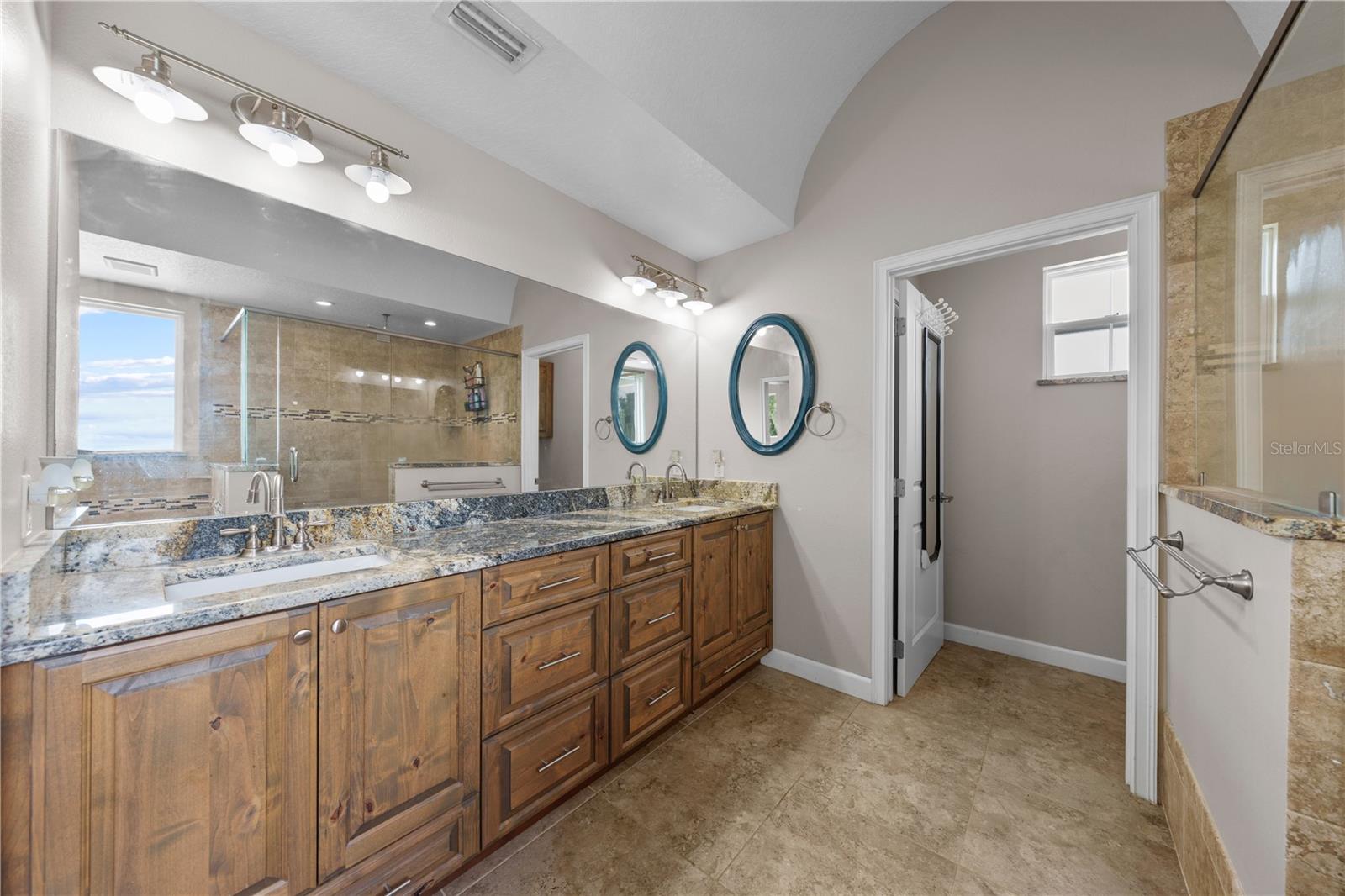 4664 HICKORY TREE LN