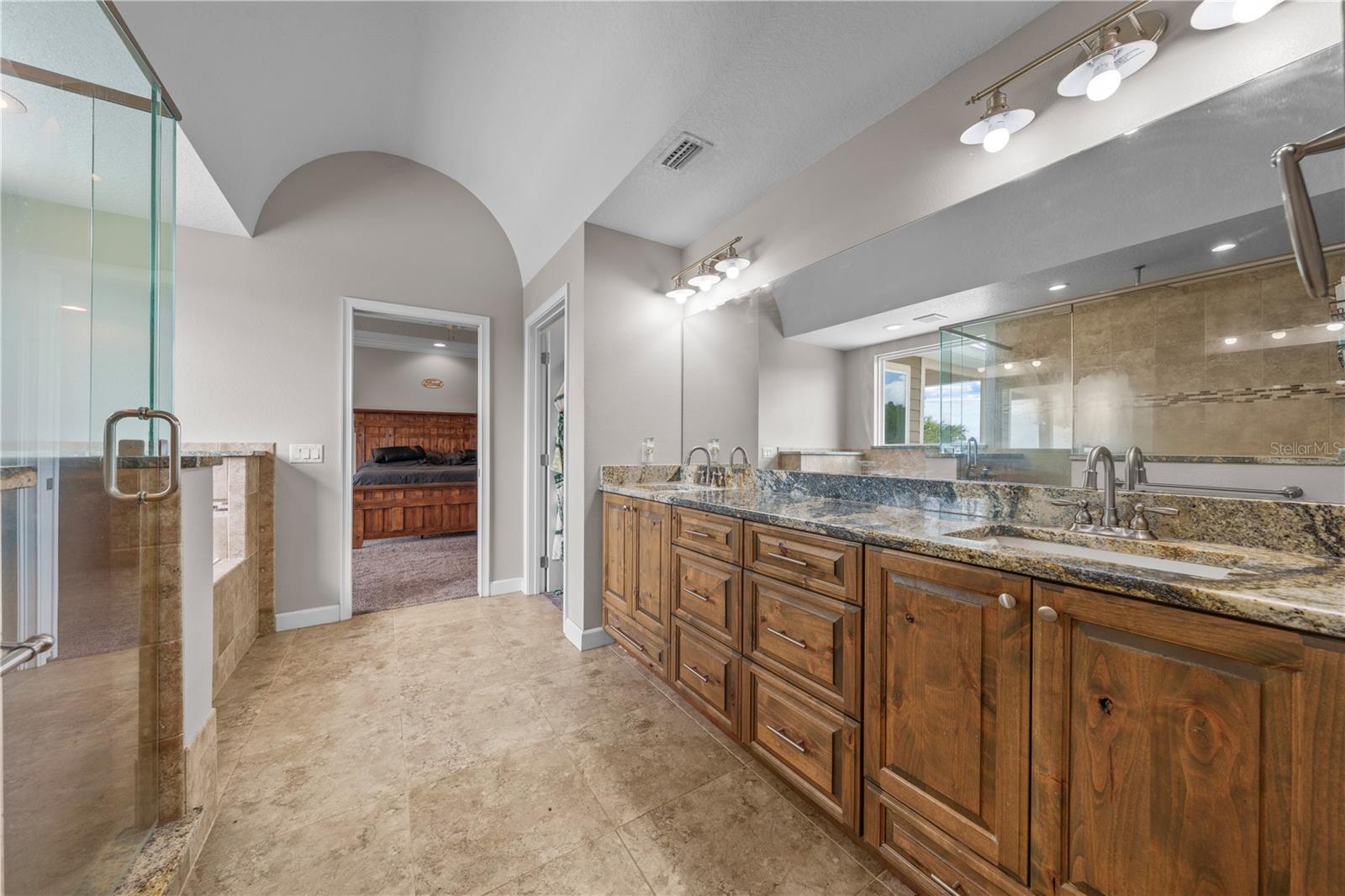 4664 HICKORY TREE LN