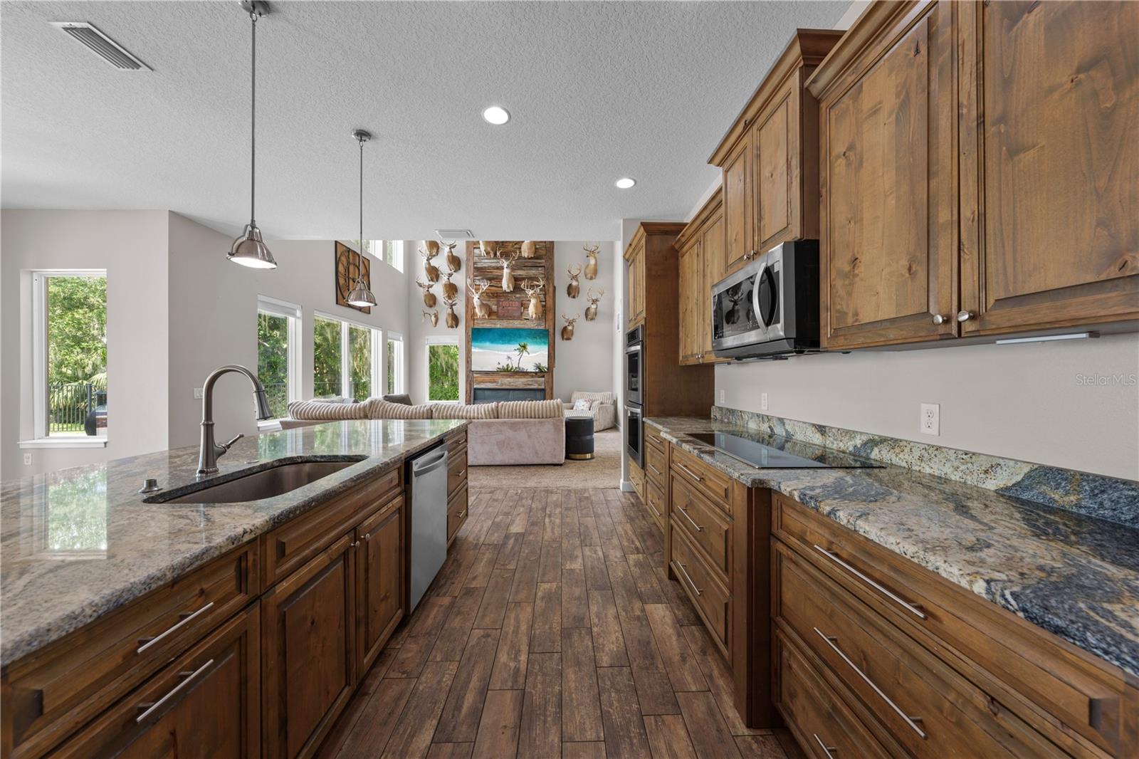 4664 HICKORY TREE LN