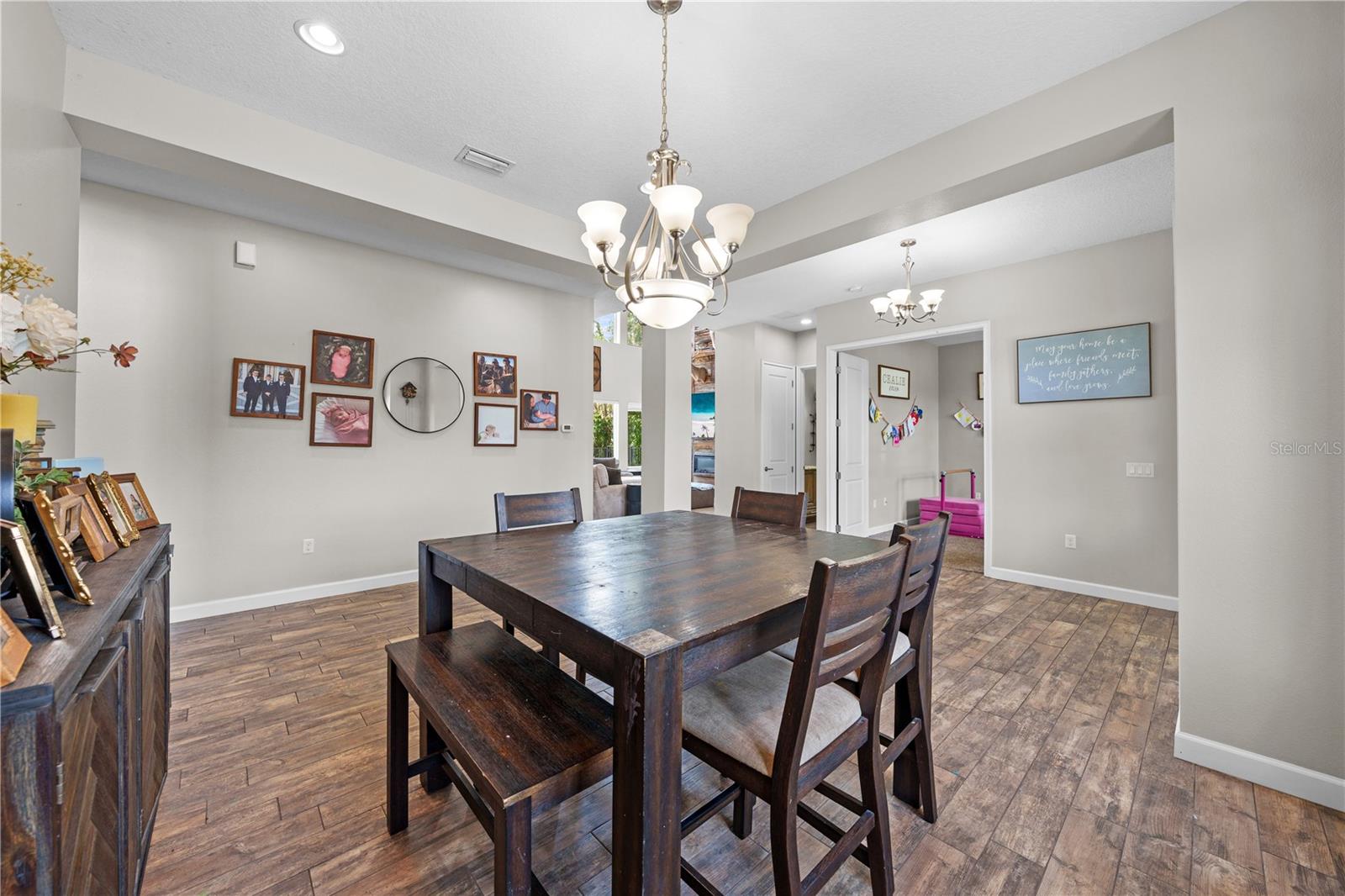 4664 HICKORY TREE LN