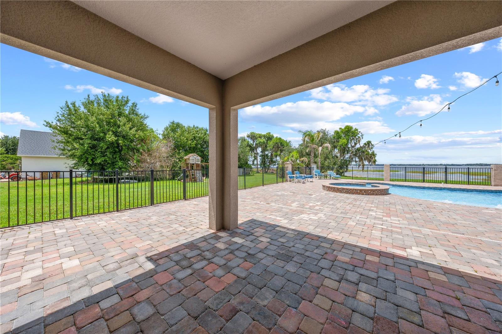 4664 HICKORY TREE LN