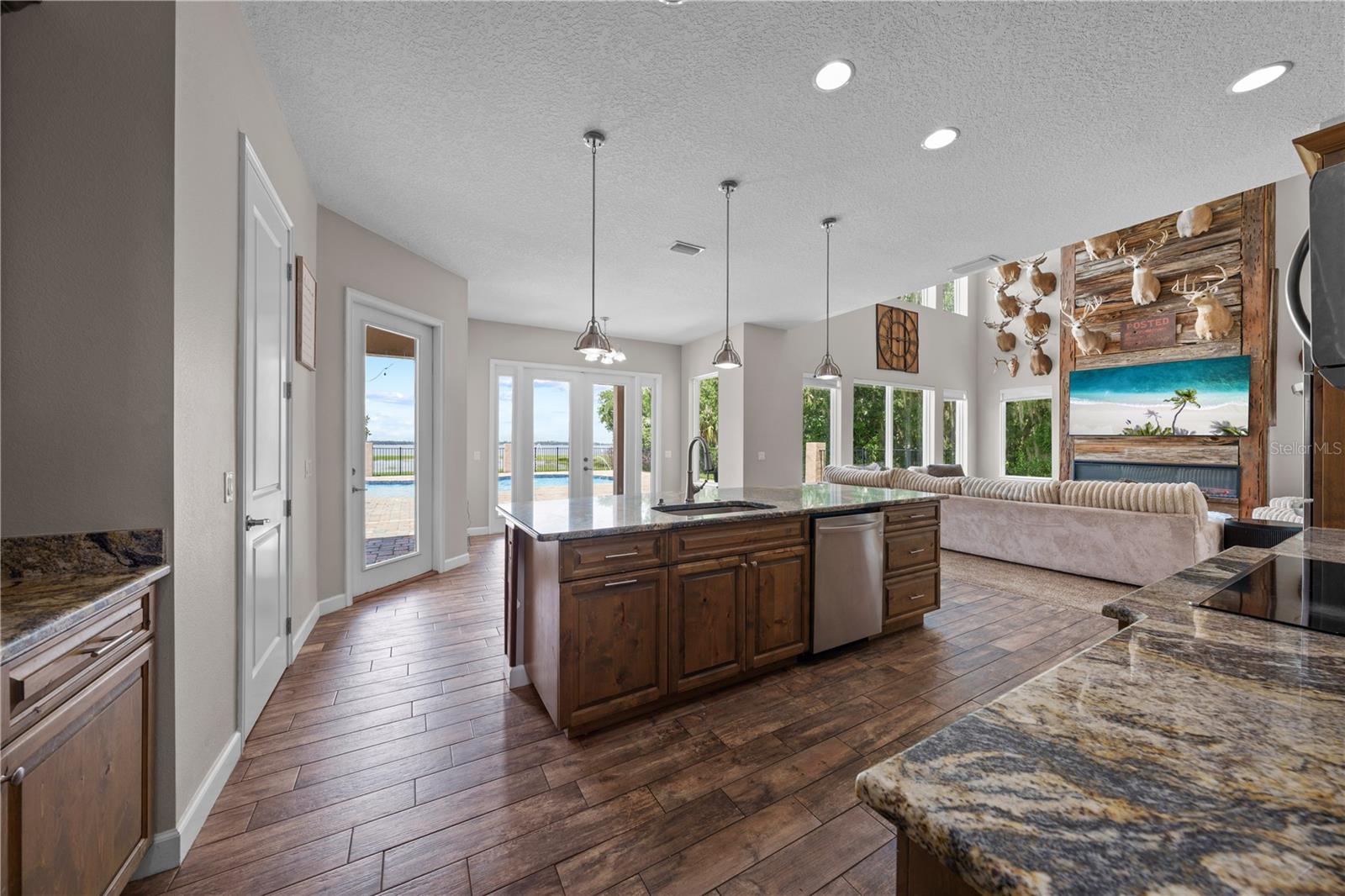 4664 HICKORY TREE LN