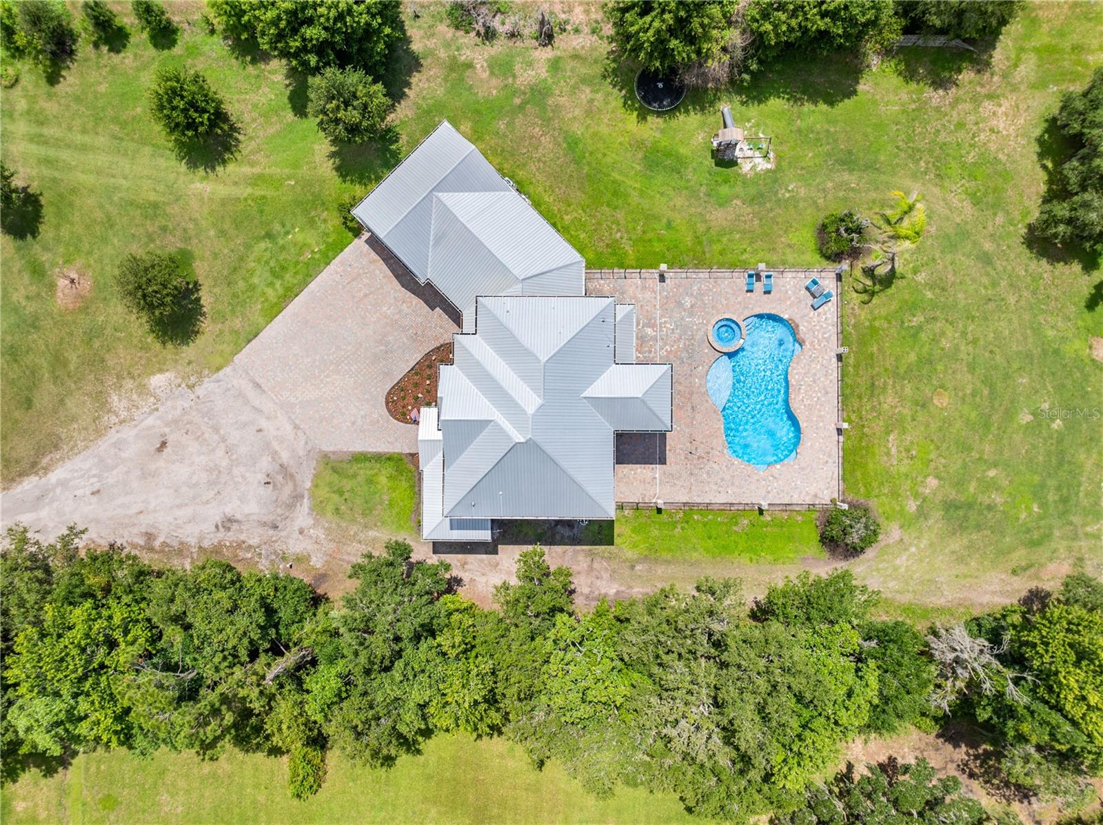 4664 HICKORY TREE LN