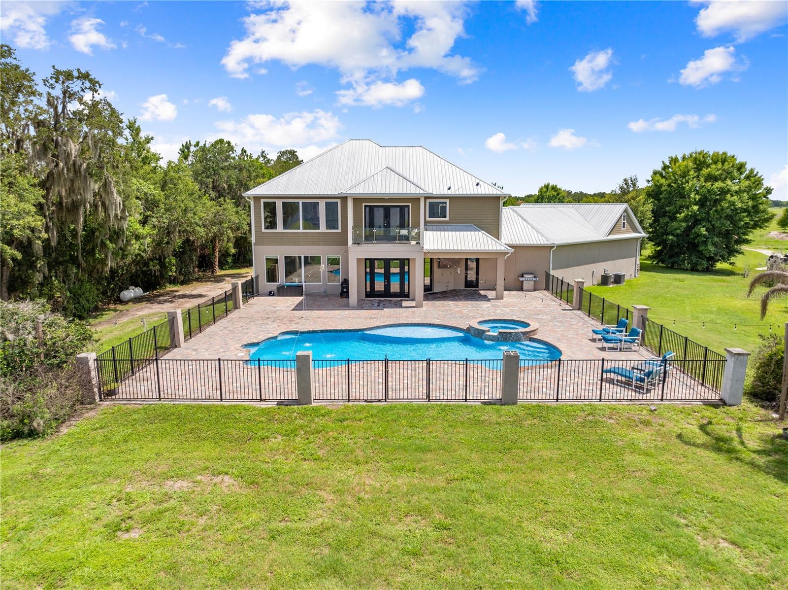 4664 HICKORY TREE LN