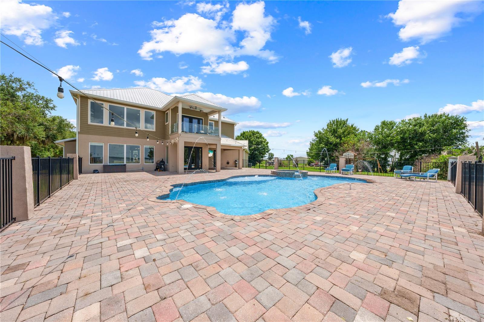 4664 HICKORY TREE LN