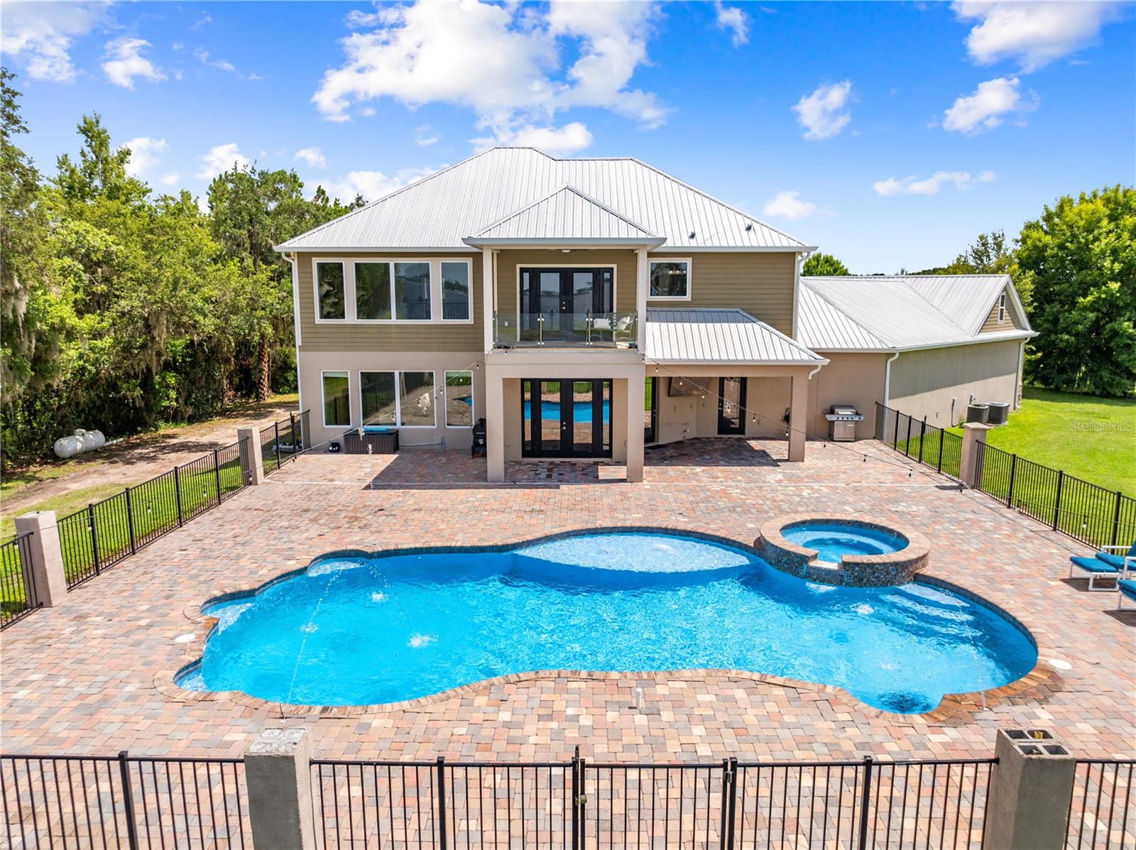 4664 HICKORY TREE LN