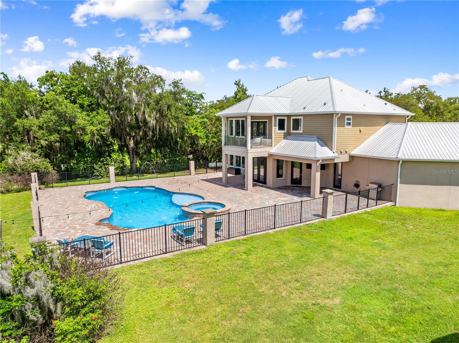 4664 HICKORY TREE LN