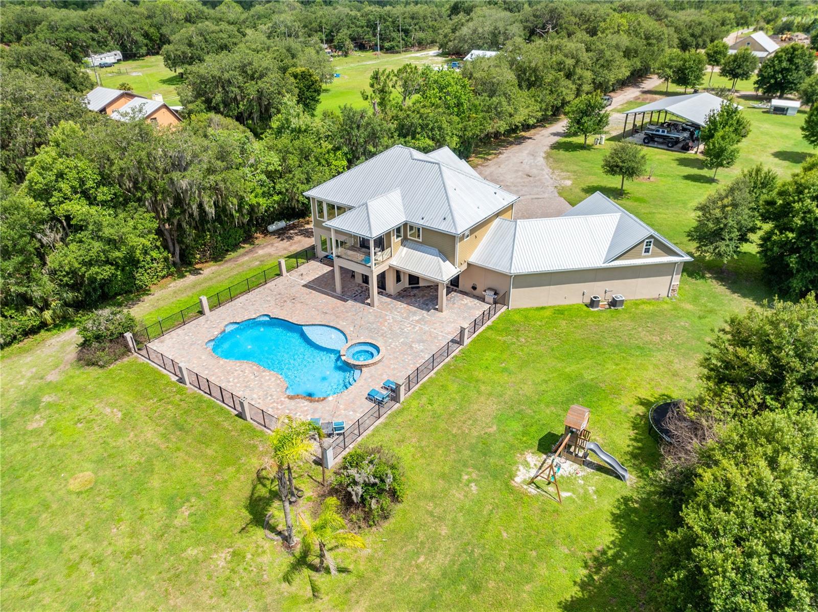 4664 HICKORY TREE LN