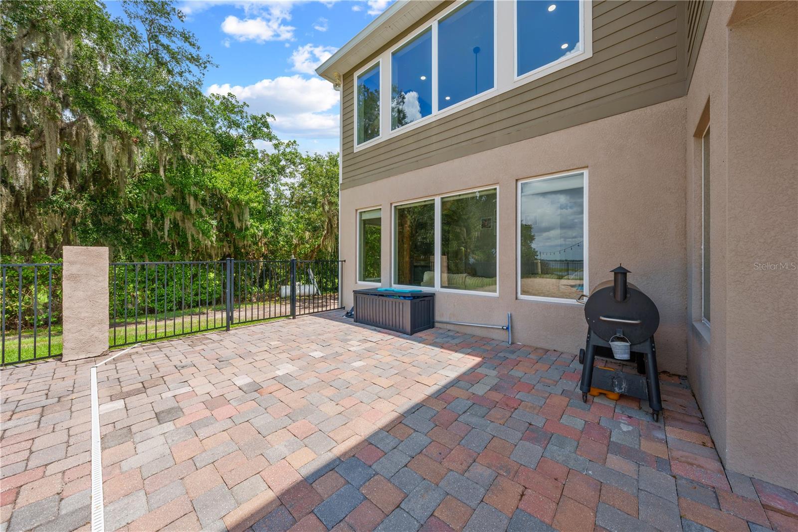 4664 HICKORY TREE LN