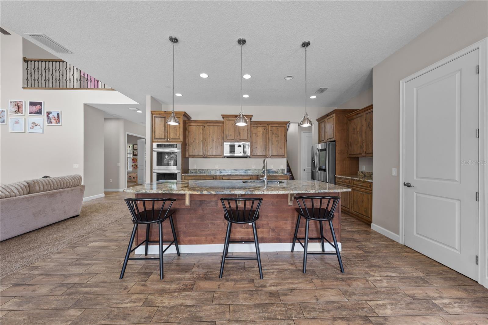 4664 HICKORY TREE LN