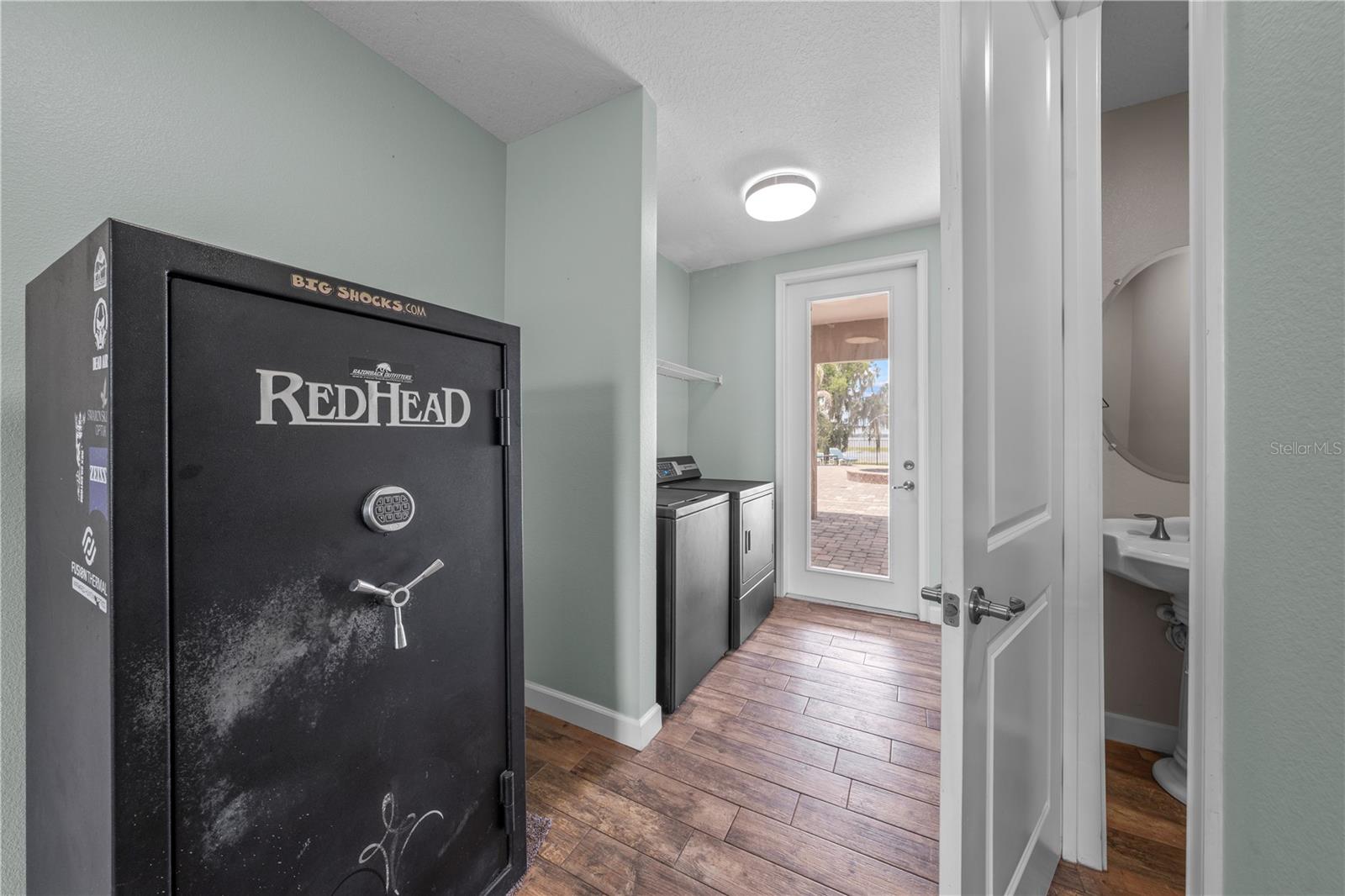 4664 HICKORY TREE LN