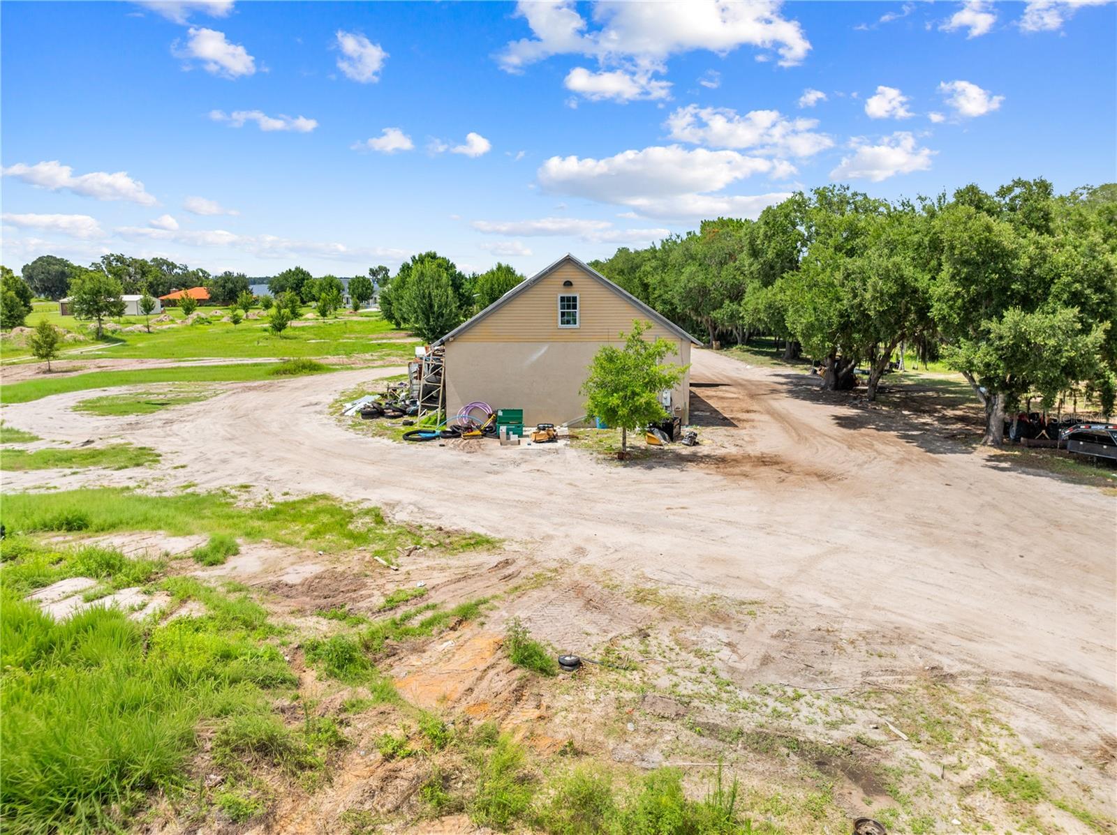 4664 HICKORY TREE LN
