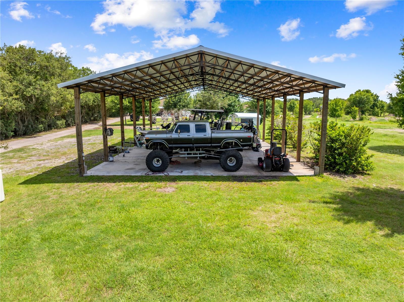 4664 HICKORY TREE LN