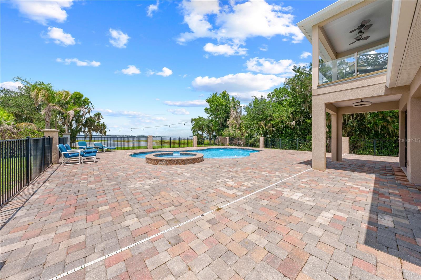 4664 HICKORY TREE LN
