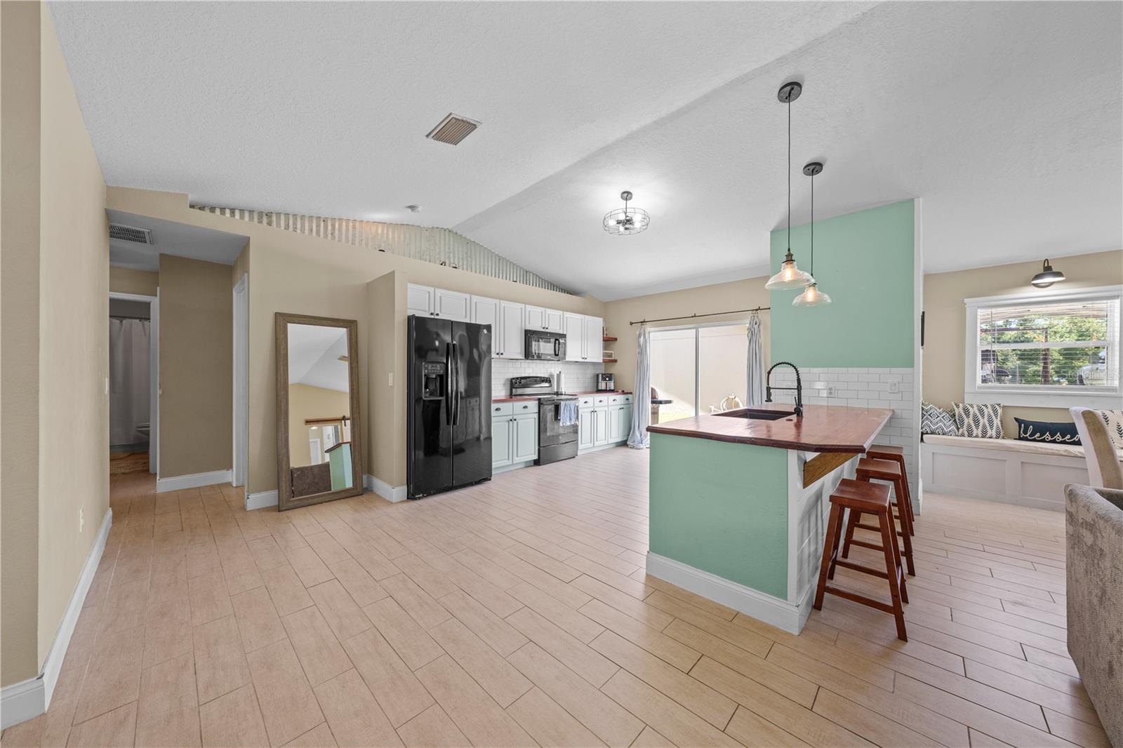 4865 MEADOW DR