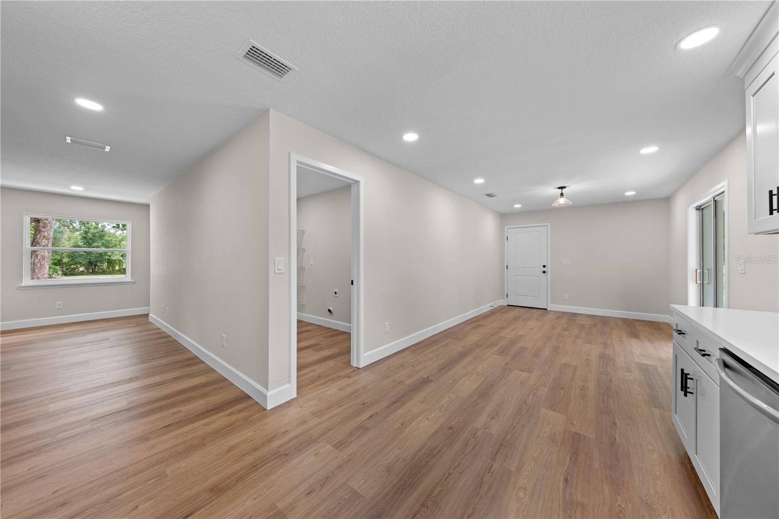 4279 HENRY J AVE