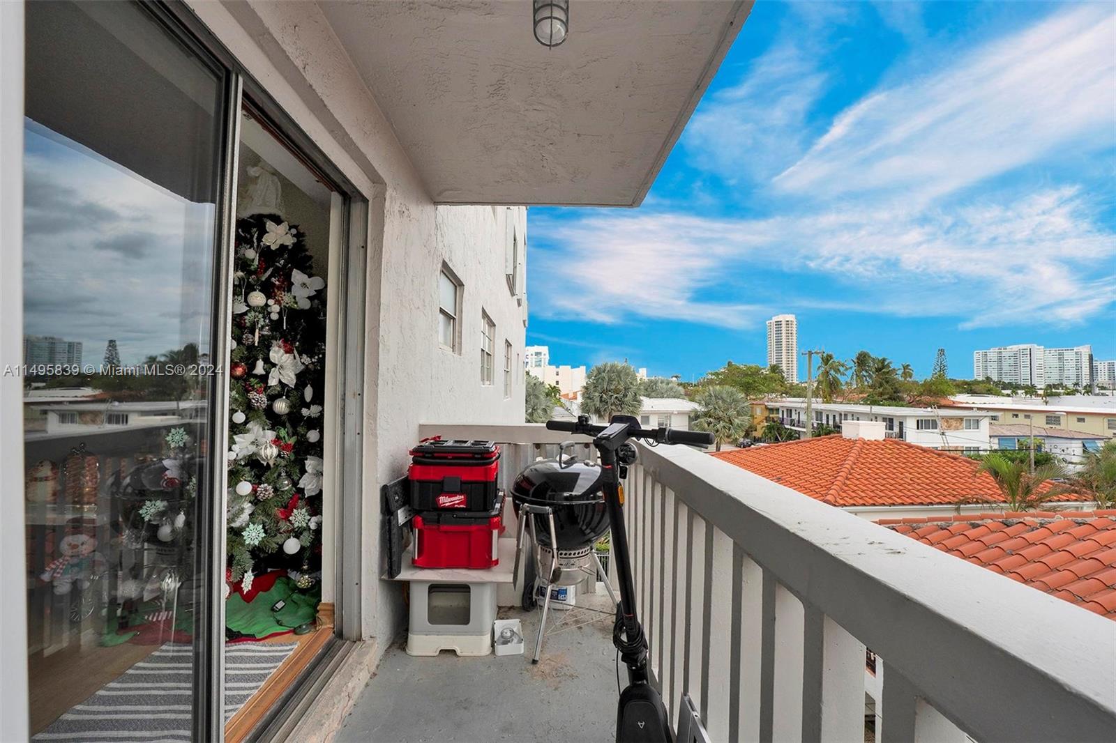 7620 Carlyle Ave Unit: 401