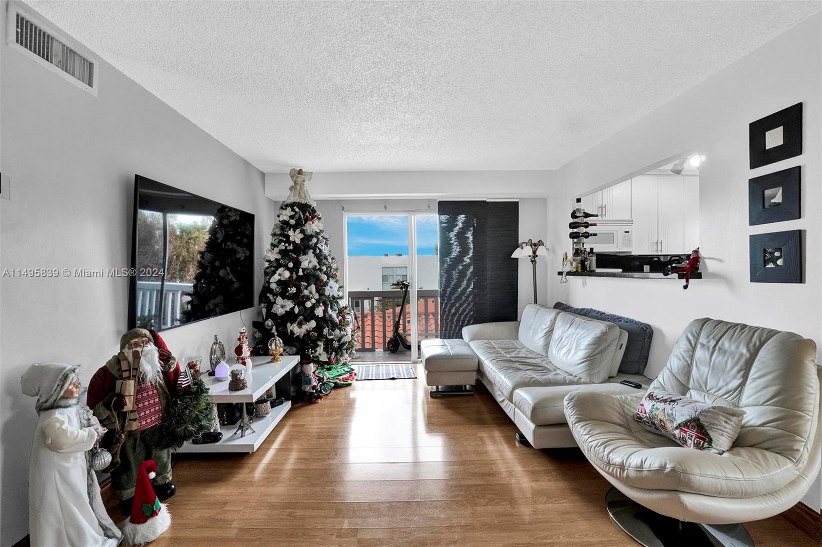 7620 Carlyle Ave Unit: 401
