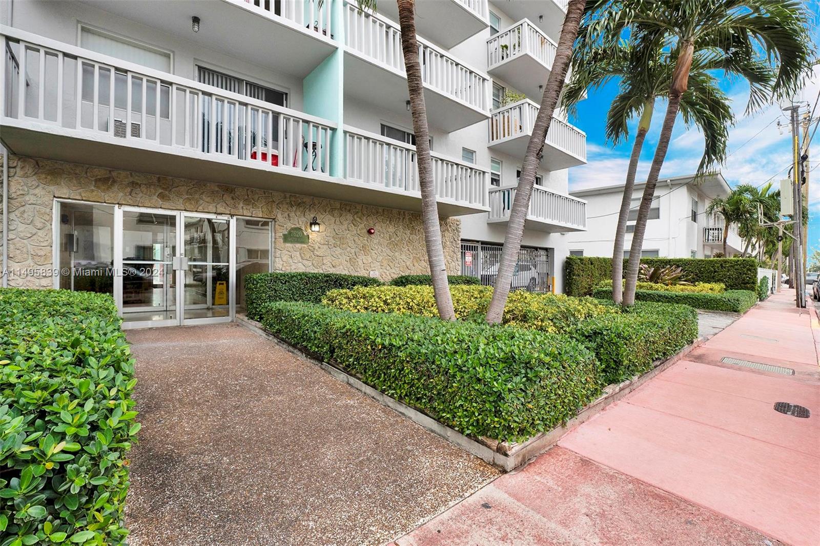 7620 Carlyle Ave Unit: 401
