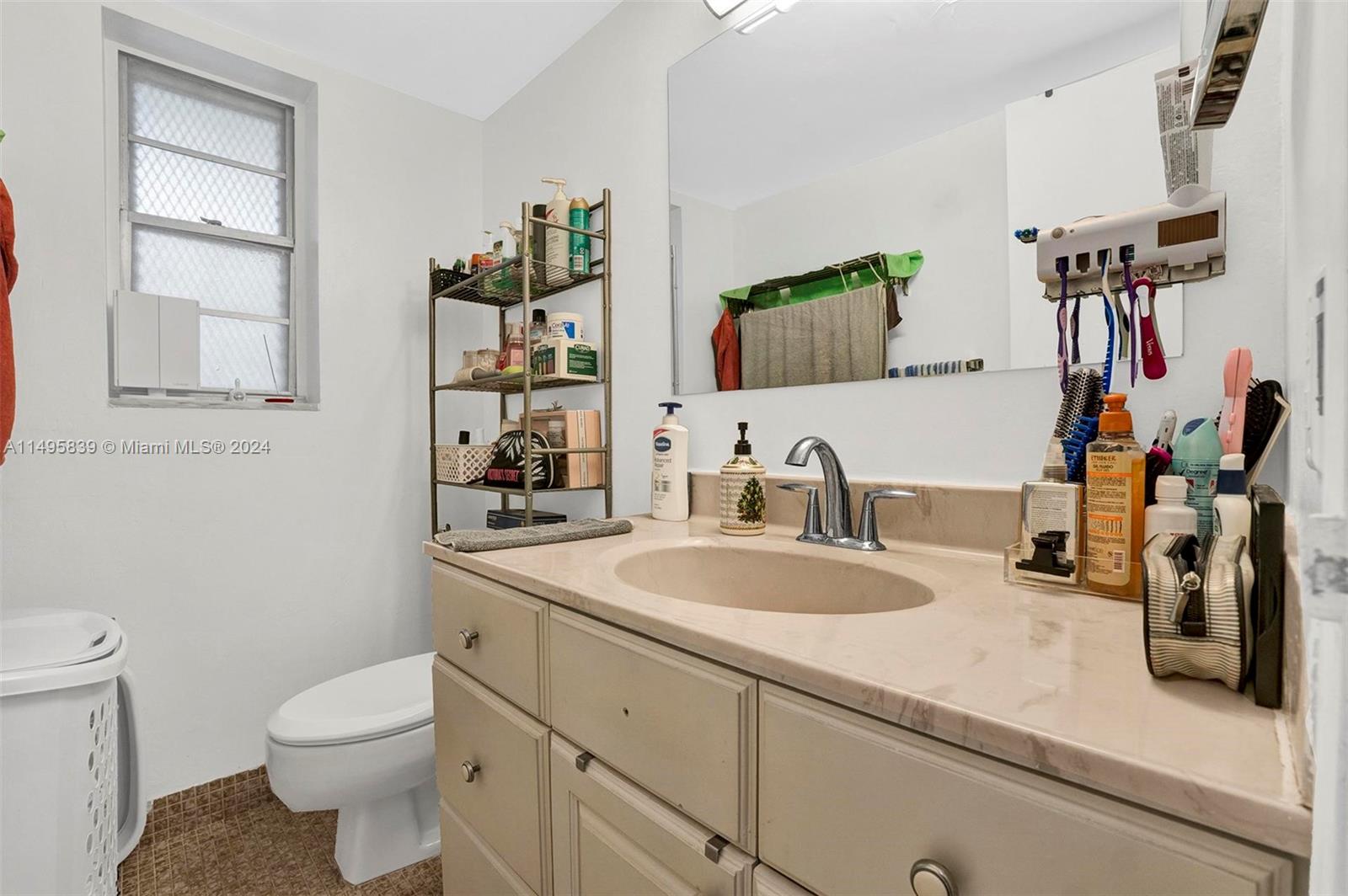 7620 Carlyle Ave Unit: 401