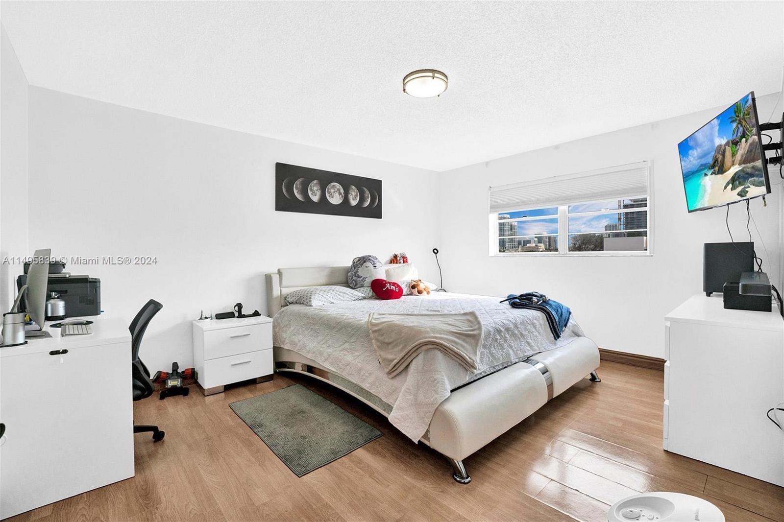 7620 Carlyle Ave Unit: 401