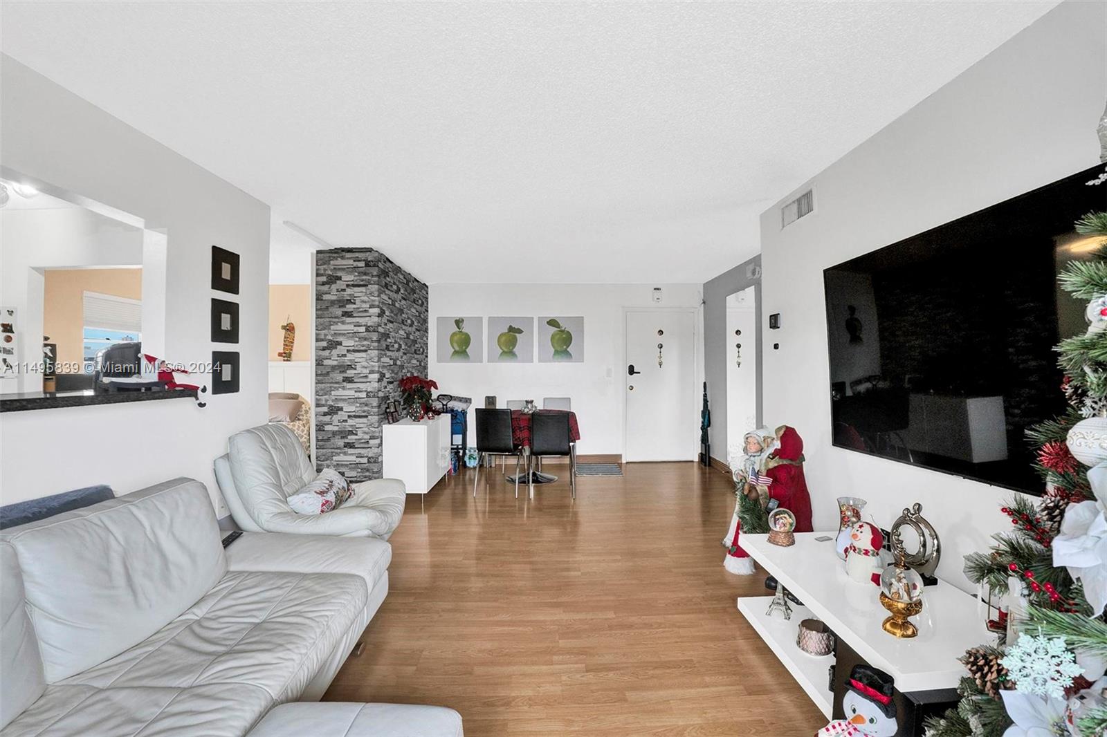 7620 Carlyle Ave Unit: 401