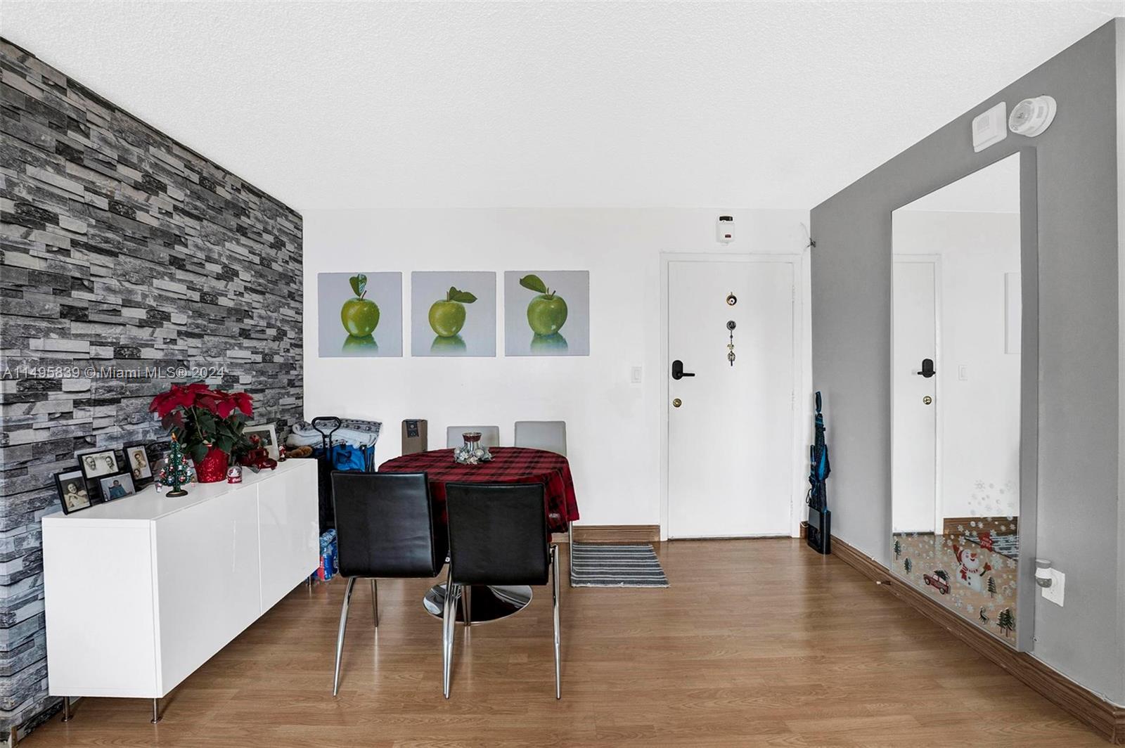 7620 Carlyle Ave Unit: 401
