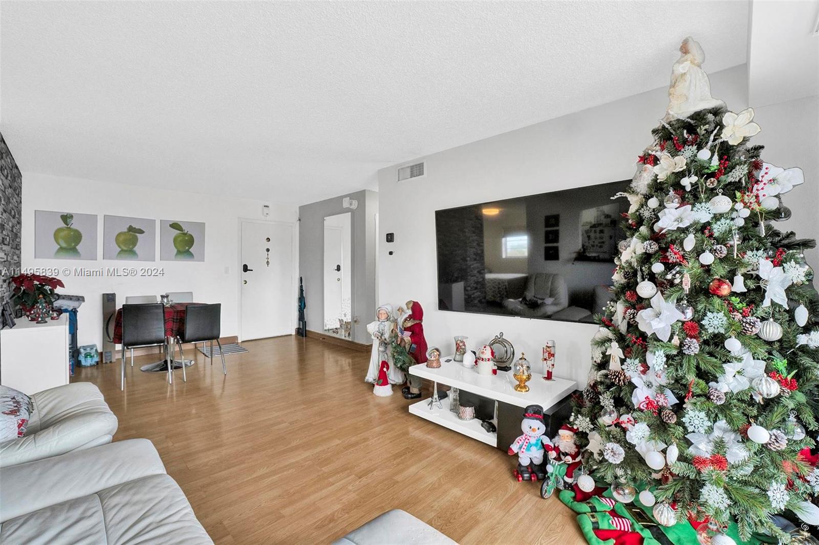 7620 Carlyle Ave Unit: 401