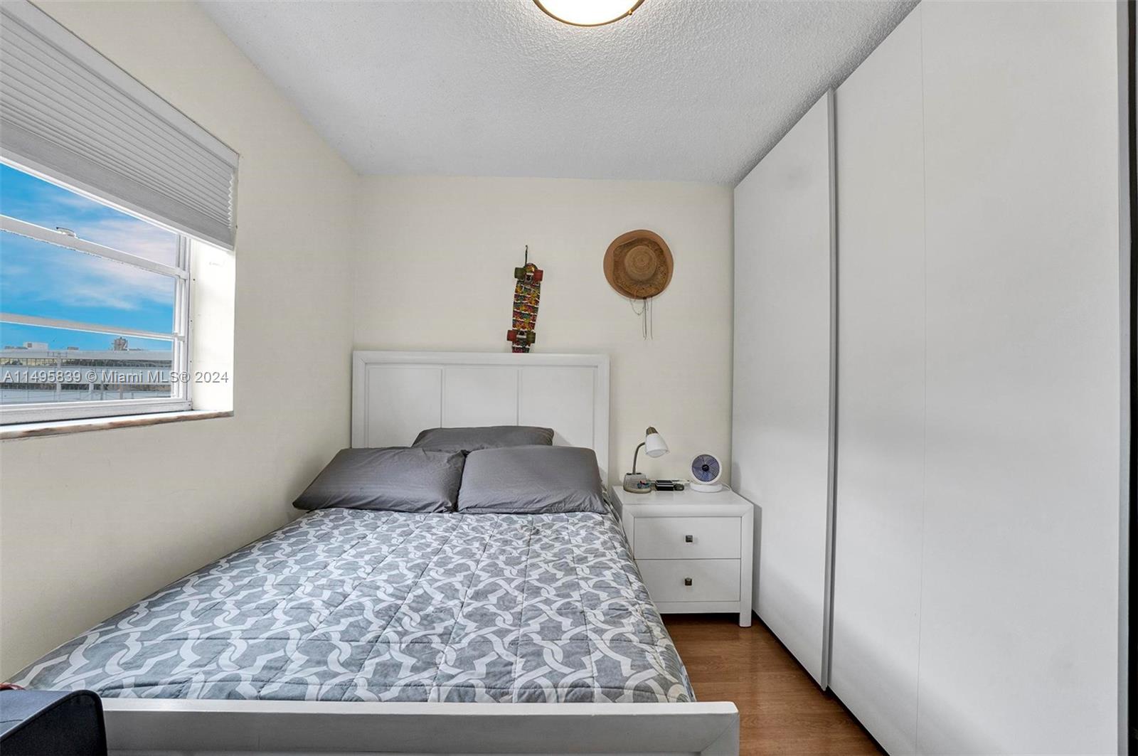 7620 Carlyle Ave Unit: 401