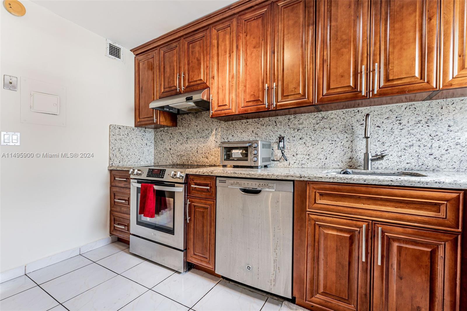 245 18th St Unit: 504