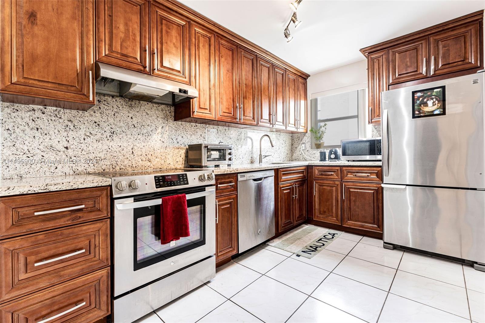 245 18th St Unit: 504