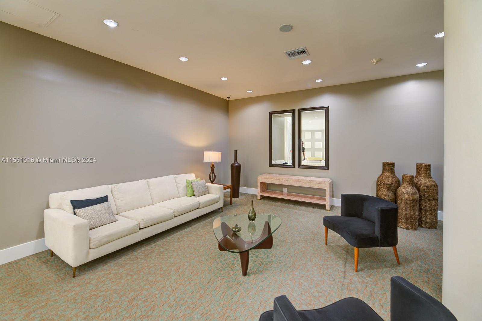 7441 Wayne Ave # 10J