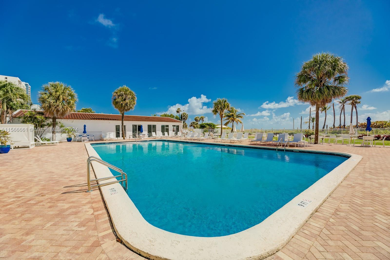 2457 Collins Ave # 407