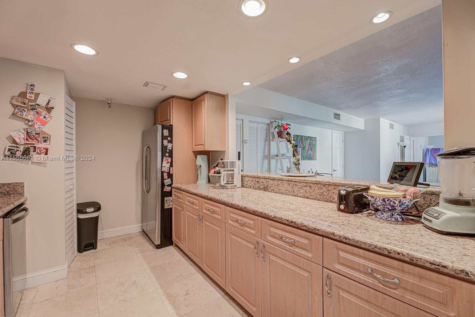 2457 Collins Ave # 407