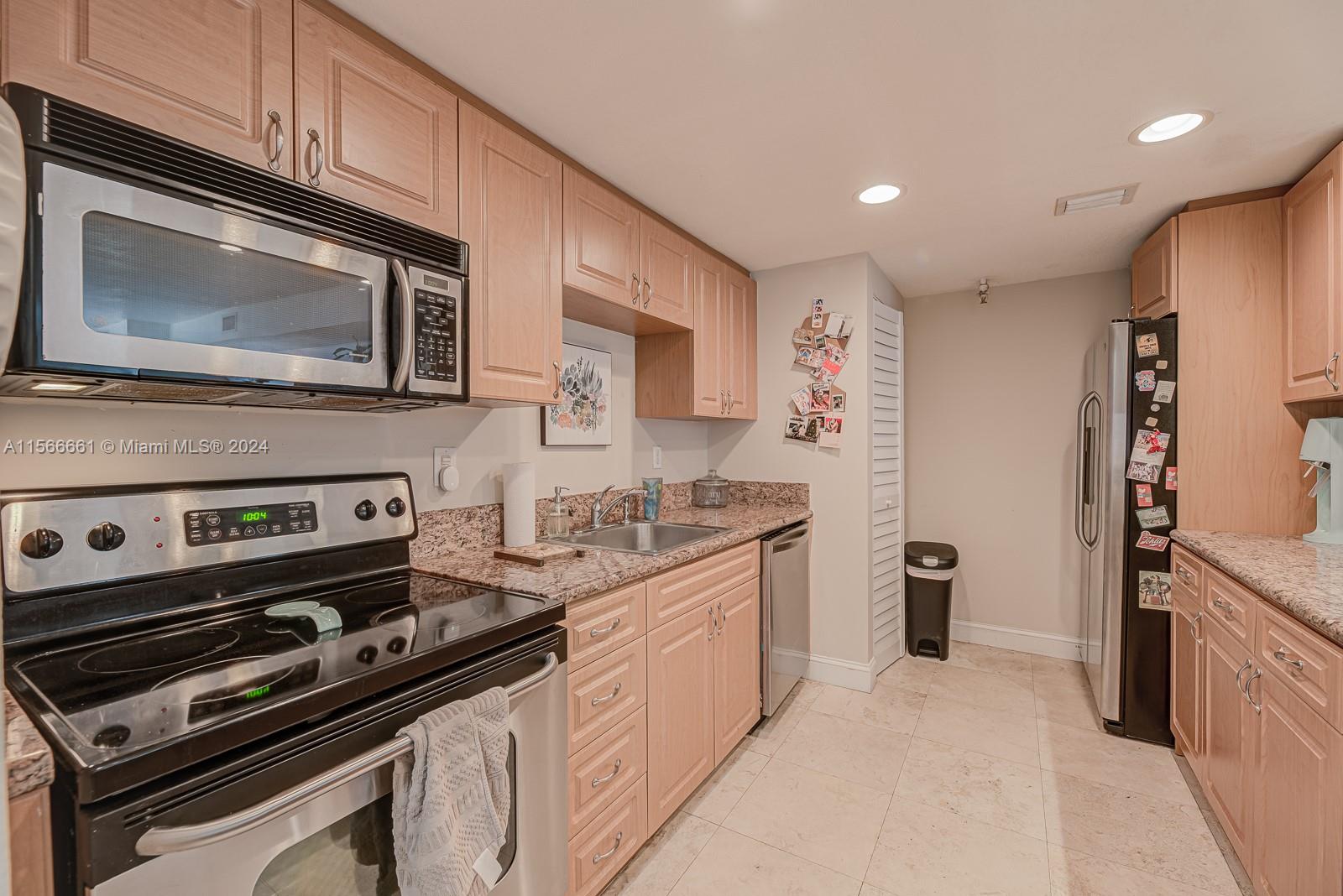 2457 Collins Ave # 407