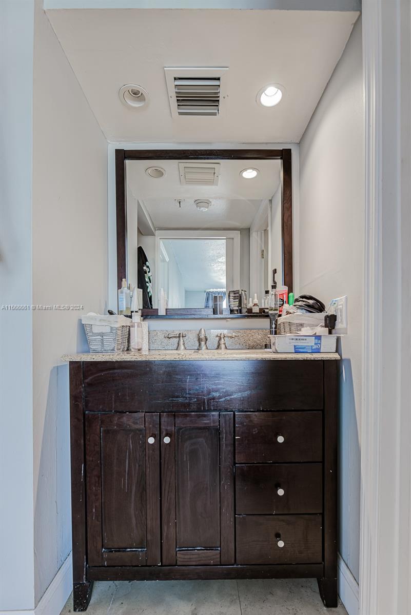 2457 Collins Ave # 407