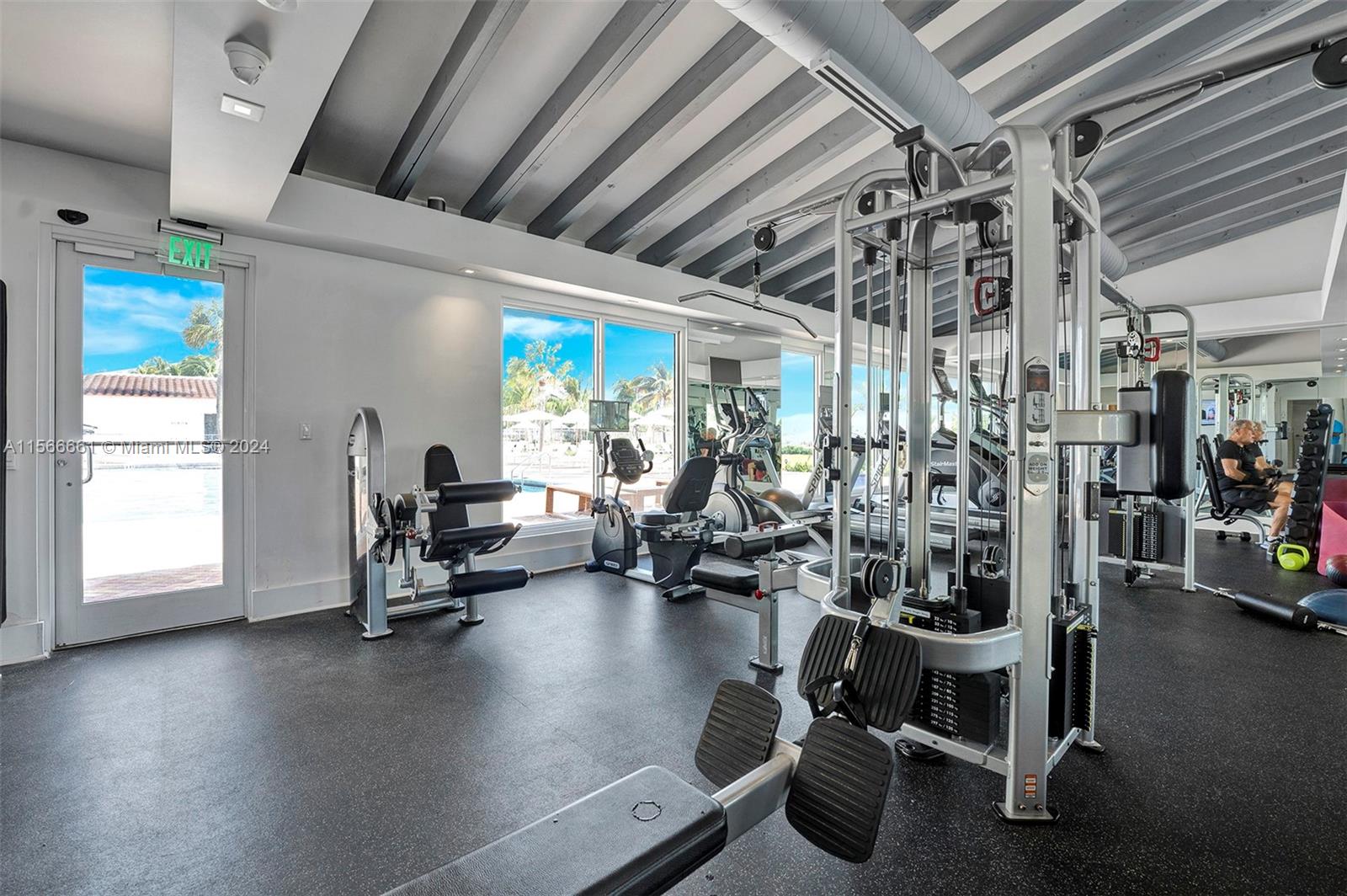 2457 Collins Ave # 407