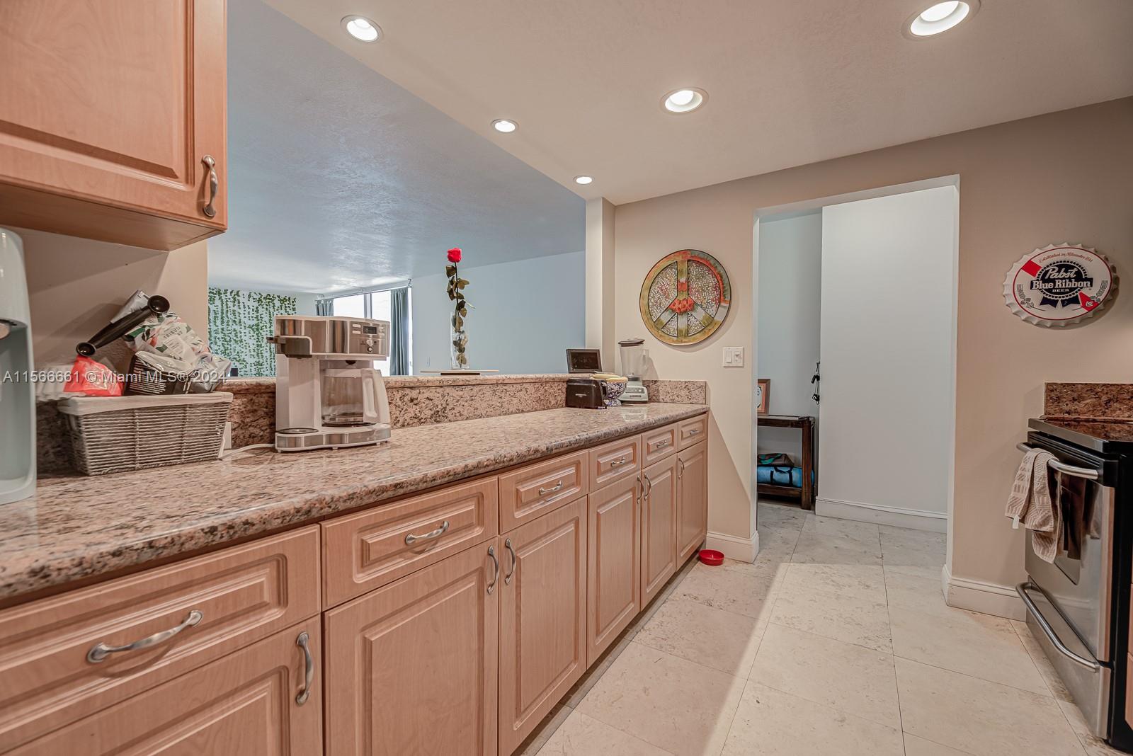 2457 Collins Ave # 407