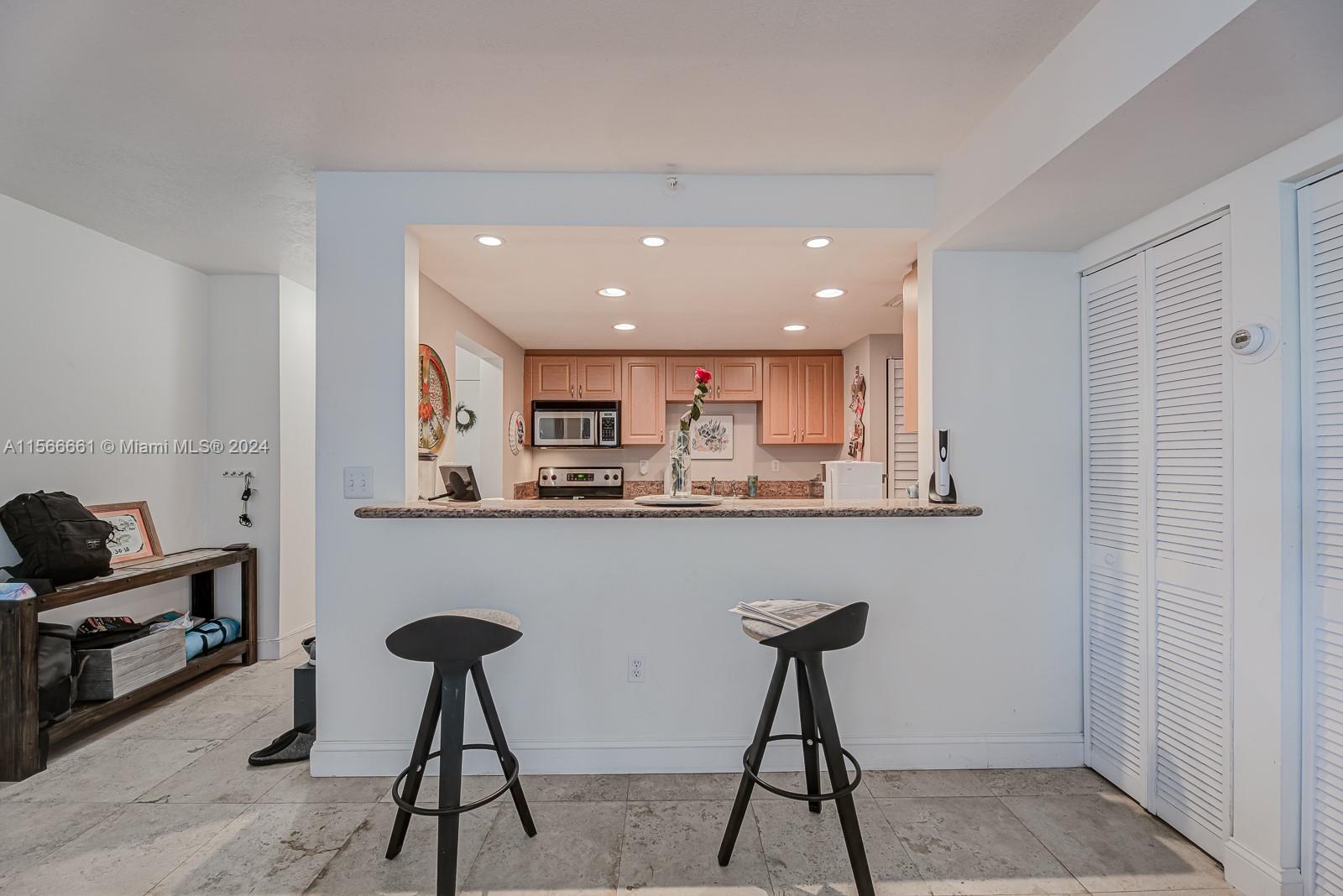 2457 Collins Ave # 407