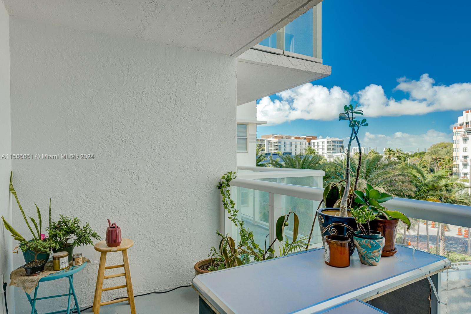 2457 Collins Ave # 407