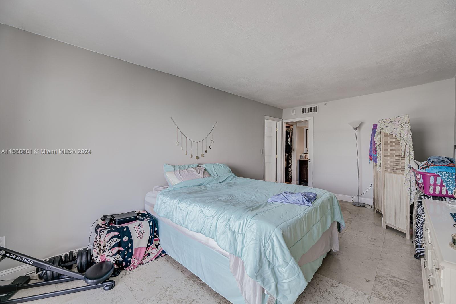2457 Collins Ave # 407